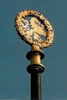 Fahnenmastbekrönung