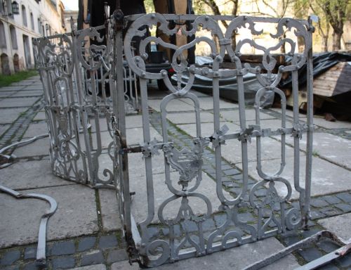 Demontiertes und Sandgestrahltes Balkongeländer