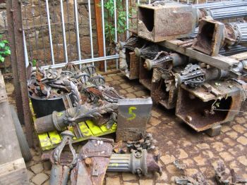 Reste von Gusssäulen und Zierelementen